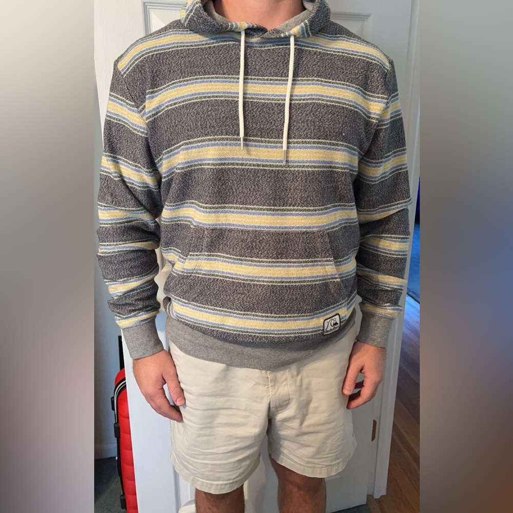 This is a mens XL Quiksilver hoodie